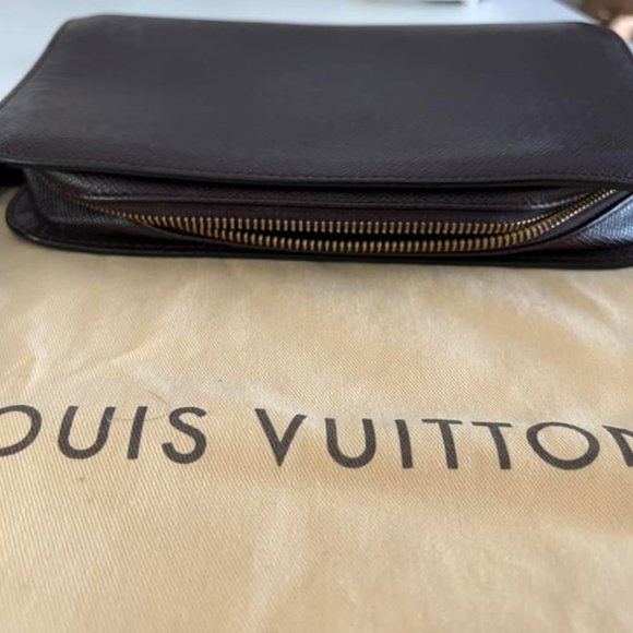 Louis Vuitton Epi leather pouch for men - Picture 3 of 11